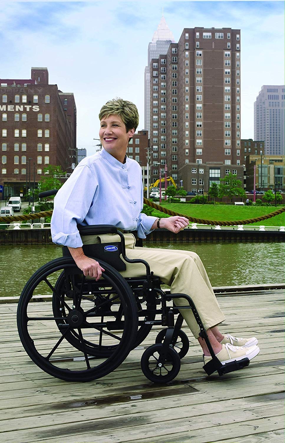 16 Inch Seat Lightweight Folding Wheelchair R622