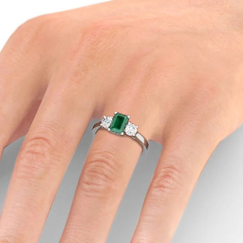 14K White Gold Three Stone Diamond Ring Q834