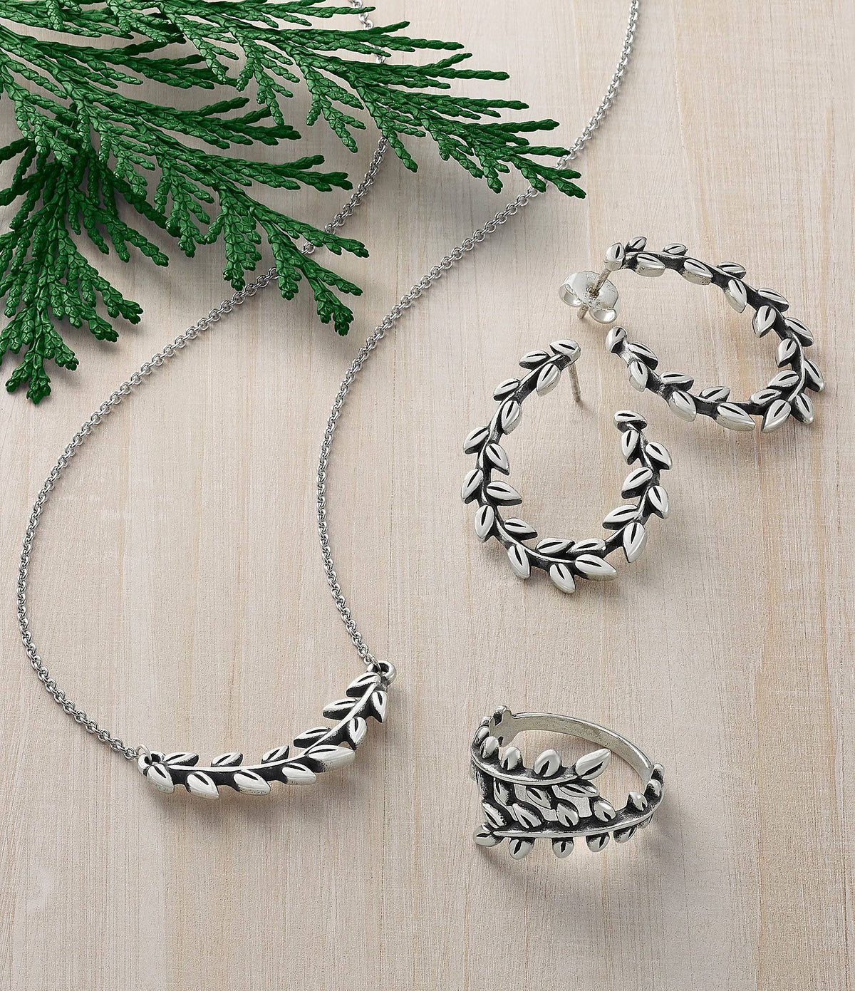 Delicate Vines Ring A5197