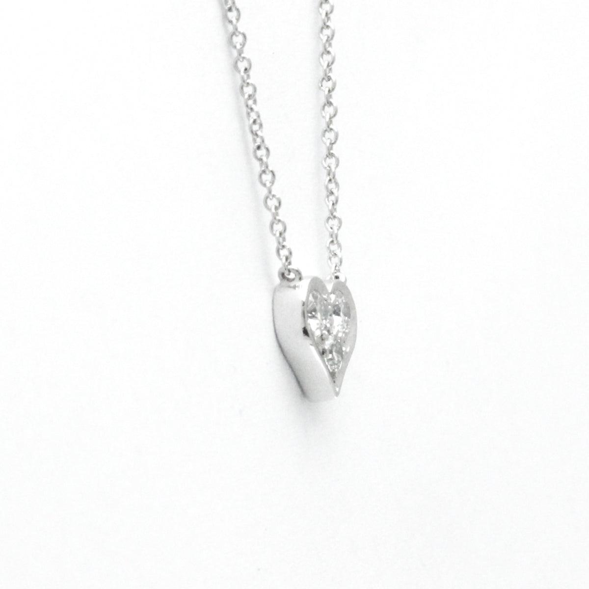 Platinum Diamond Heart Necklace Q93735