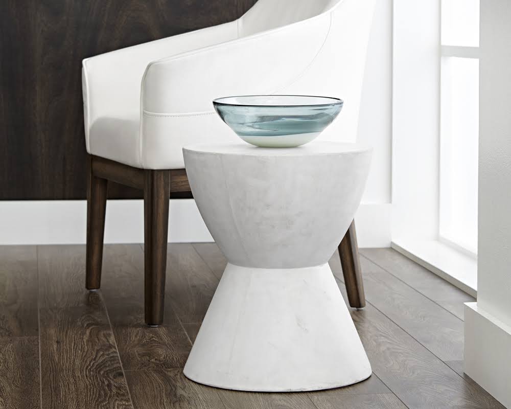 White End Table X663