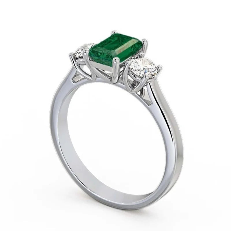 14K White Gold Three Stone Diamond Ring Q834