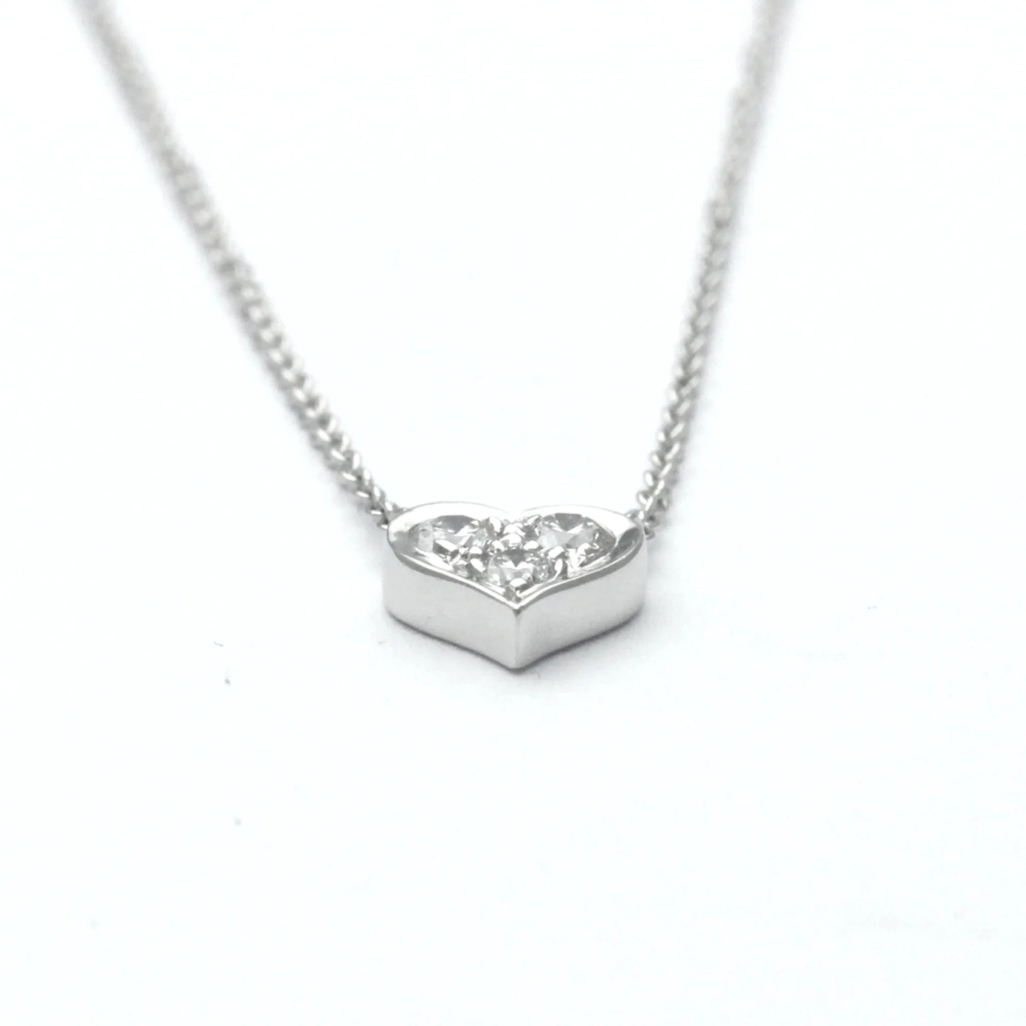 Platinum Diamond Heart Necklace Q93735
