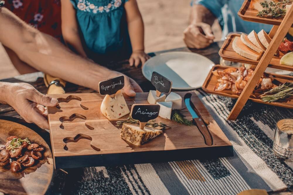 Acacia Cheese Board and Tools Set J533