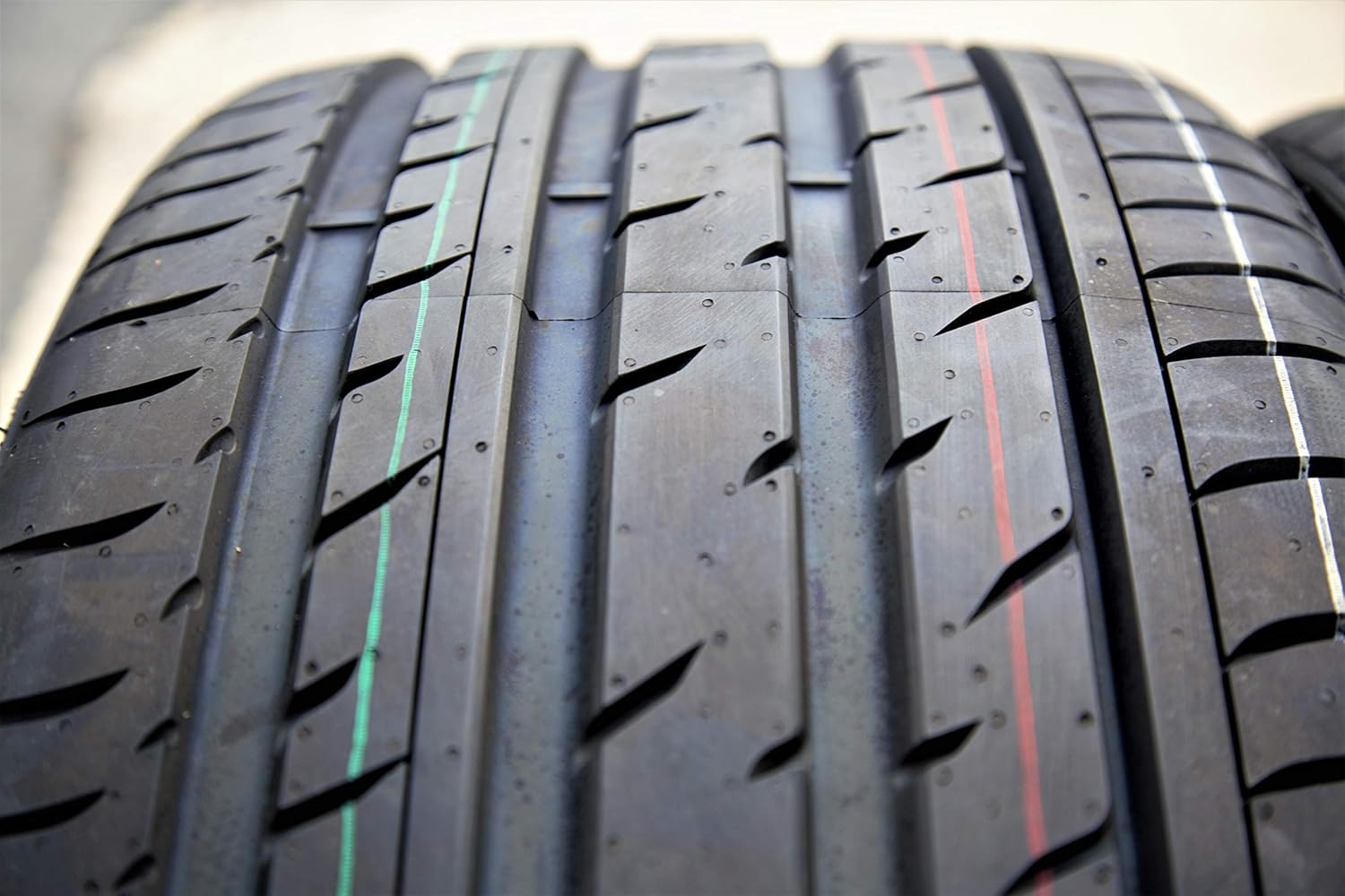 245/50R19 105V XL 4-Ply BSW Performance Radial Tire H313